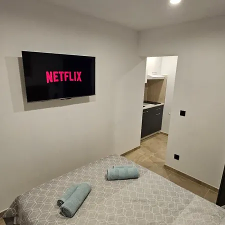 Apartment And Sea 2 *