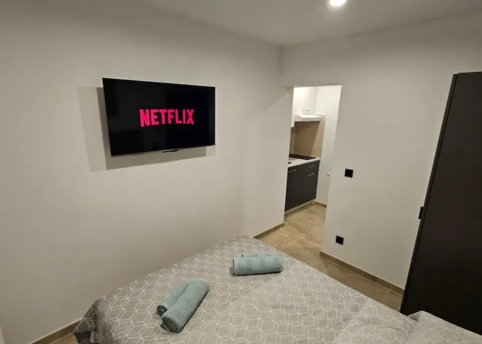 Apartment And Sea 2 *